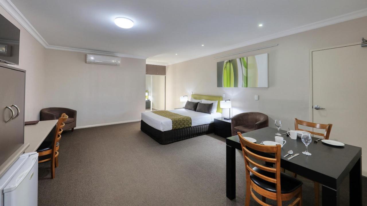 Drovers Motor Inn Дэлби Экстерьер фото