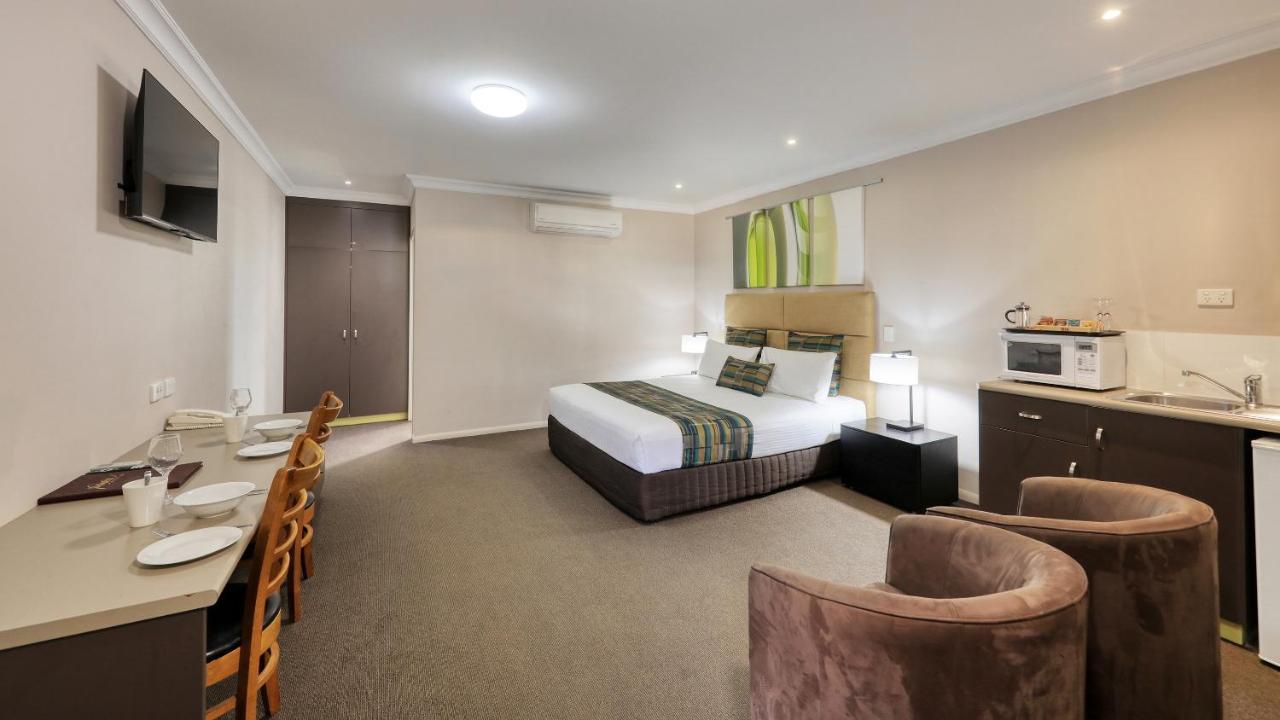 Drovers Motor Inn Дэлби Экстерьер фото