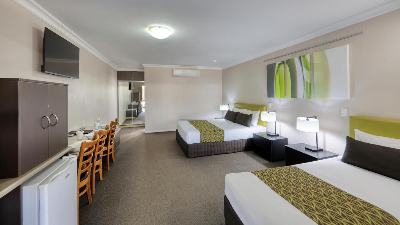Drovers Motor Inn Дэлби Экстерьер фото