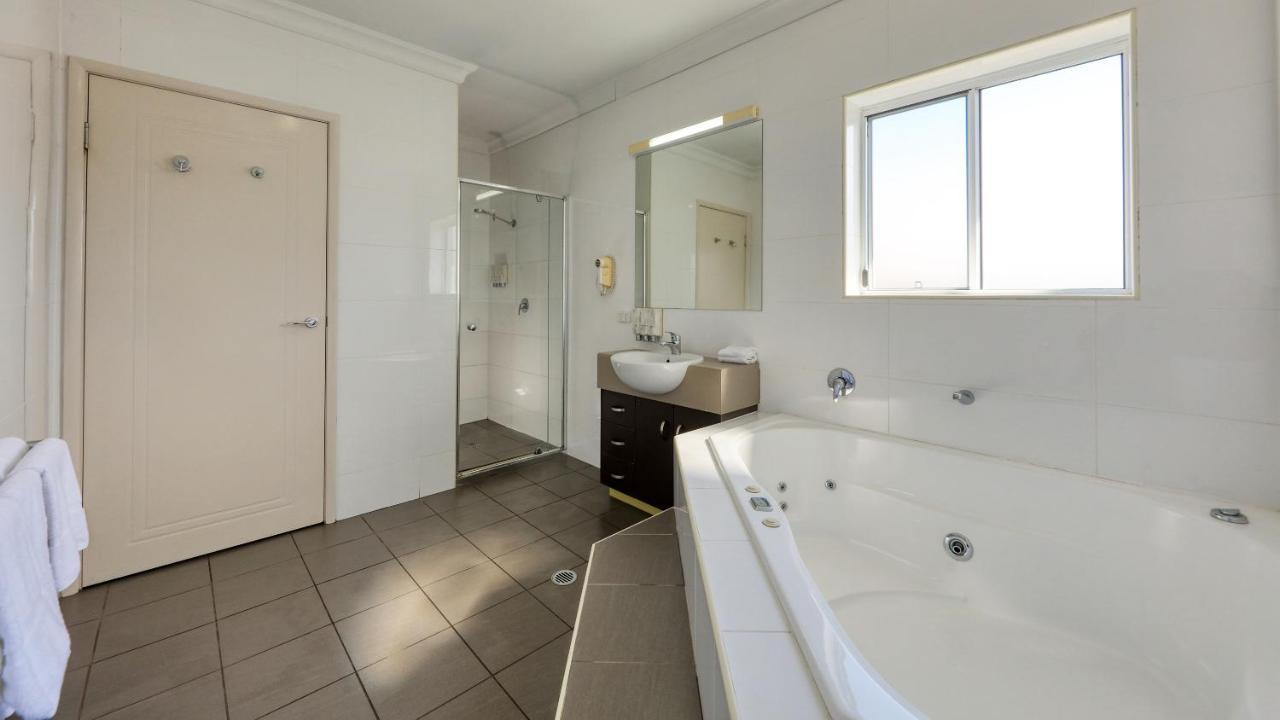 Drovers Motor Inn Дэлби Экстерьер фото
